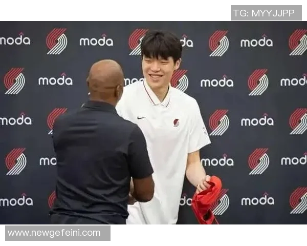 罗威飚中三分再度坐第一排杨瀚森与队友们欢乐庆祝瞬间回顾